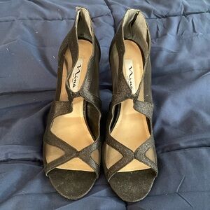 Brand new black Nina heels